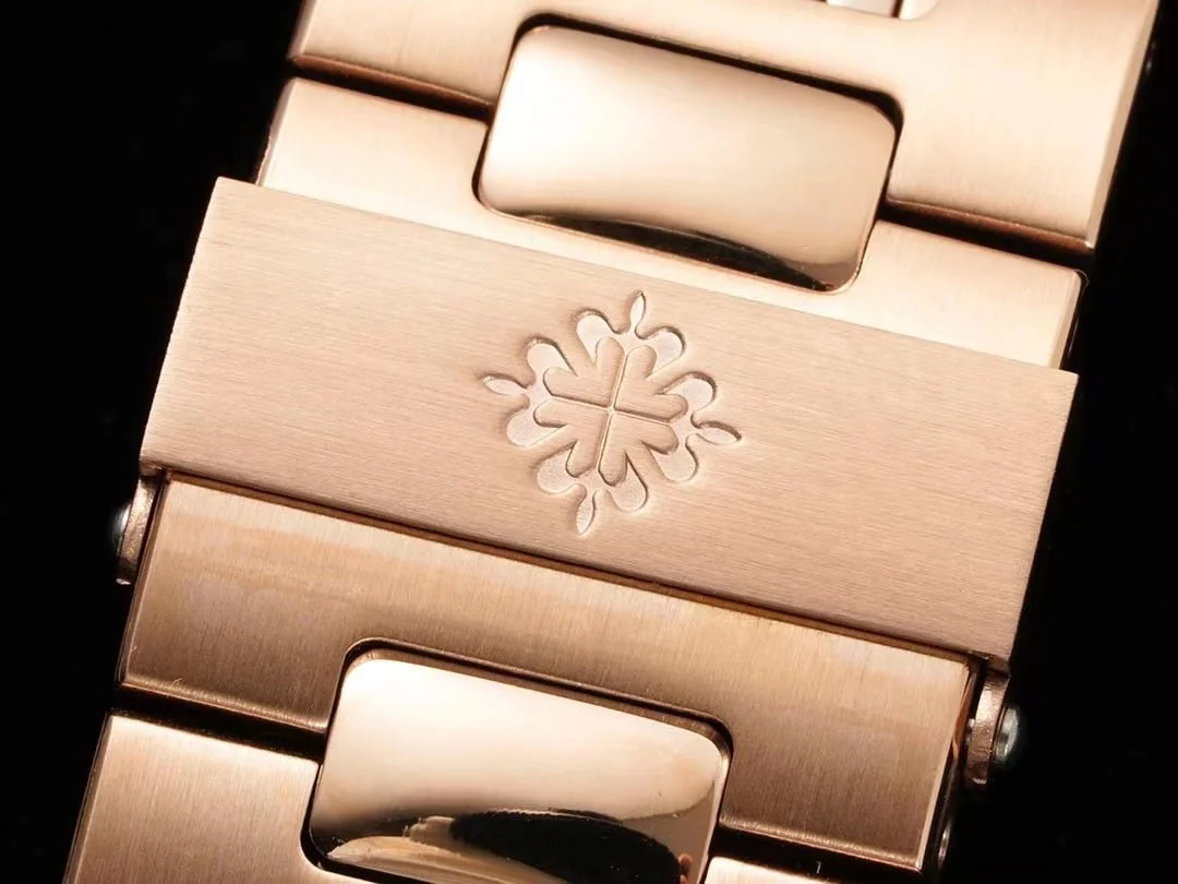 Orologio replica: Patek Philippe 40 mm, oro rosa, quadrante nero, interamente tempestato di pietre — straordinario – Foto 6