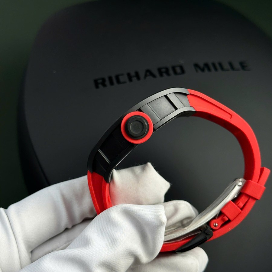 Orologio replica: Richard Mille RM 055 Bubba Watson, ceramica nera, braccialetto di gomma rosso, 42,7 mm — tra i preferiti dei clienti – Foto 6
