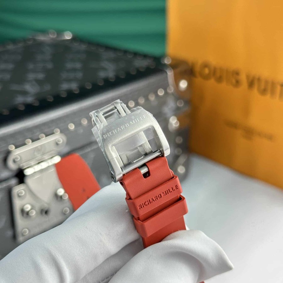 Orologio replica: Richard Mille RM 07-01, rosso, Carbon TPT, quarzo, Racing, rosso, edizione limitata, 45.32 X 32,3 mm — distintivo – Foto 8