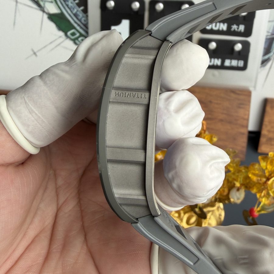 Orologio replica: Richard Mille RM 055, interamente grigio, Boutique, edizione, movimento Vaucher, 42.7 X 49,9 mm — iconico – Foto 6