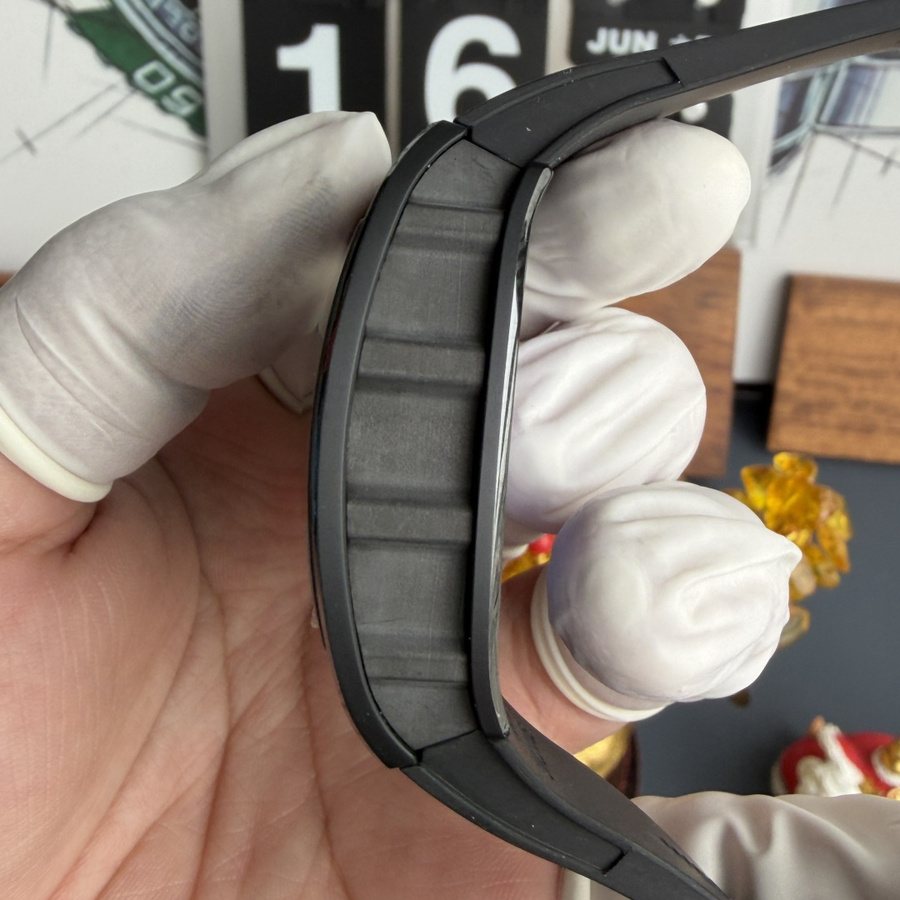 Orologio replica: Richard Mille RM 61-01 Yohan Blake, interamente nero, movimento Vaucher, 42,7 mm X 50,23 mm — affascinante – Foto 6