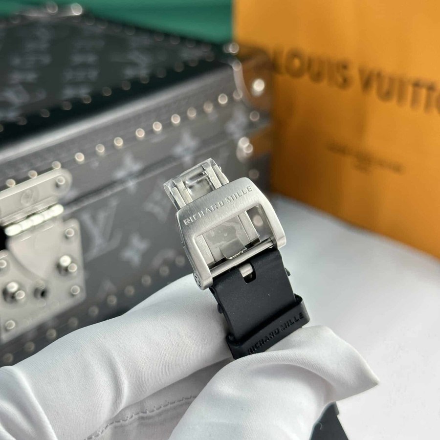 Orologio replica: Richard Mille RM 07-01, carbonio nero, nero, gomma, 45.32 X 32,3 mm — di alta qualità – Foto 8