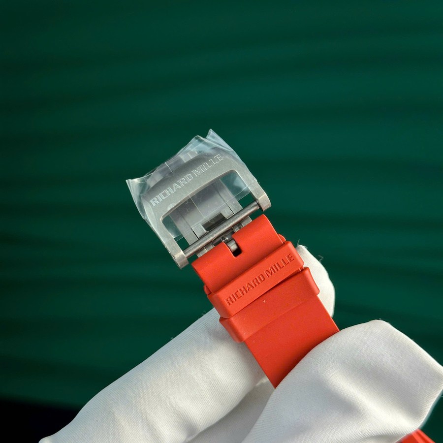 Orologio replica: Richard Mille RM 055 Bubba Watson, scuro, fibra di carbonio, 42.7 X 49,9 mm — irresistibile – Foto 11