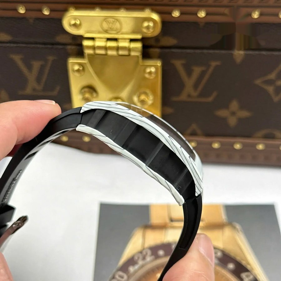 Orologio replica: Richard Mille RM 35-01 Rafael Nadal Carbon TPT ZF V3 49,94 mm X 44,5 mm — lussuoso – Foto 9