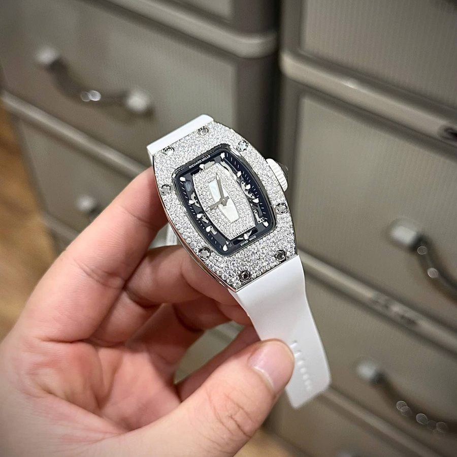 Orologio replica: Richard Mille RM 07-01 Lady, bianco, madreperla, Lip, neve, diamanti, incastonatura personalizzata in moissanite, 45.32x32,3 mm — di lusso – Foto 5