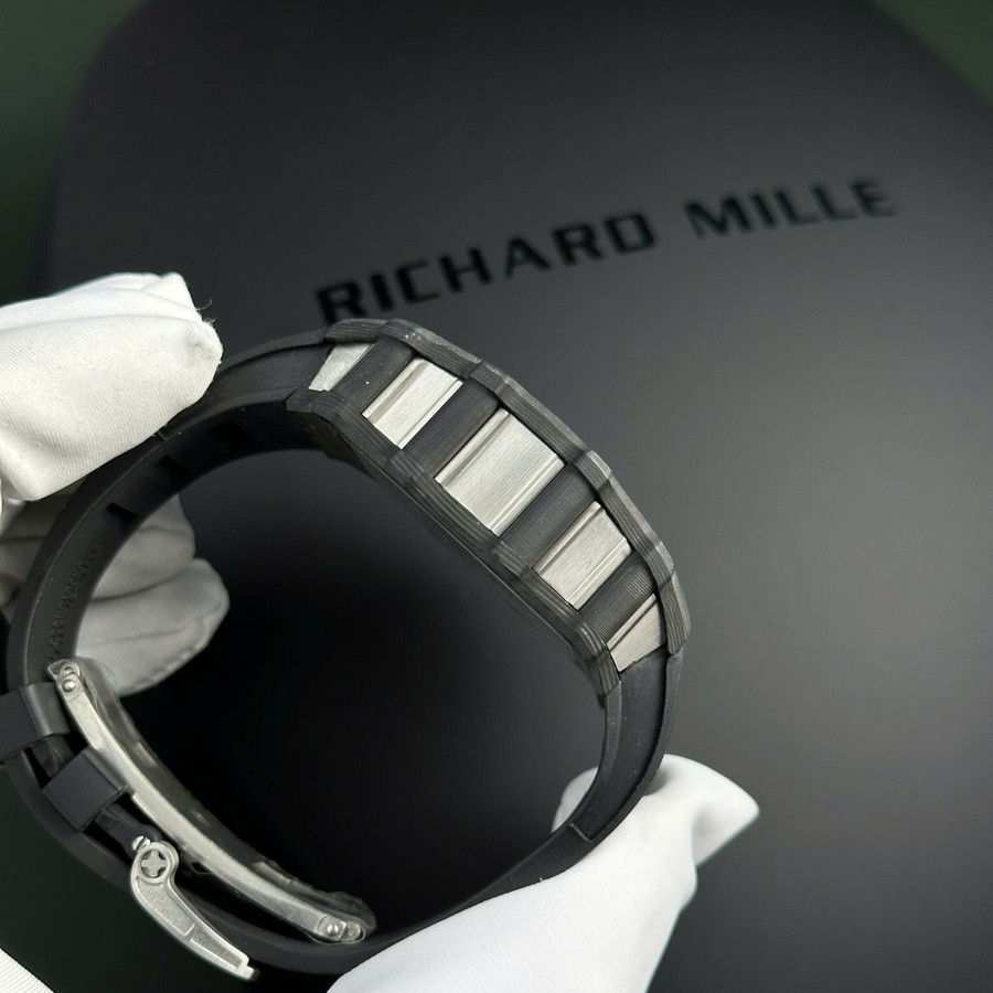 Orologio replica: Richard Mille RM 21-01, tourbillon, Aerodyne, titanio, & Carbon TPT 42,68 mm X 50,12 mm — ispirato al lusso – Foto 6