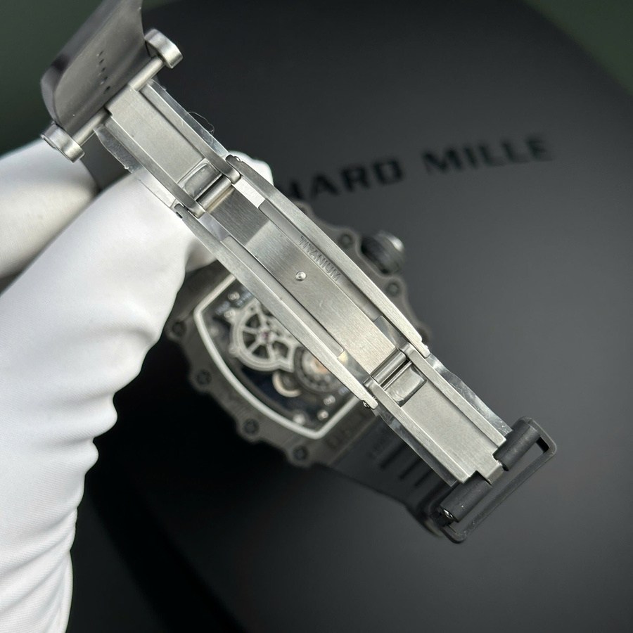 Orologio replica: Richard Mille RM 21-01, tourbillon, Aerodyne, titanio, & Carbon TPT 42,68 mm X 50,12 mm — ispirato al lusso – Foto 8