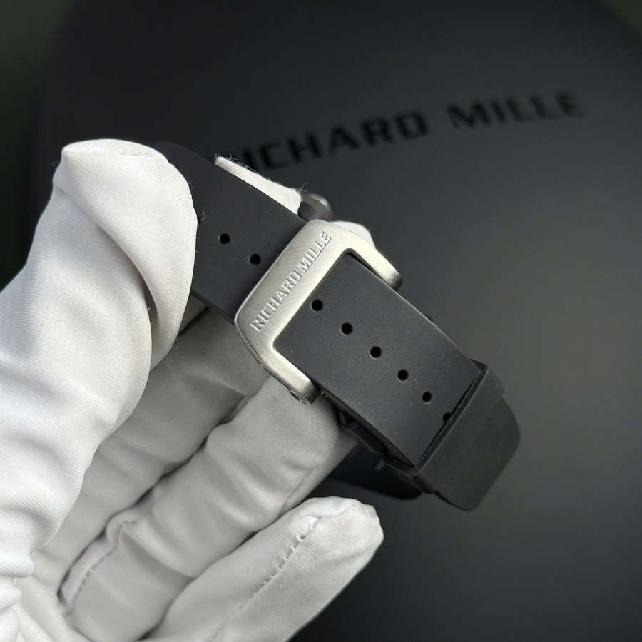 Orologio replica: Richard Mille RM 21-01, tourbillon, Aerodyne, titanio, & Carbon TPT 42,68 mm X 50,12 mm — ispirato al lusso – Foto 9