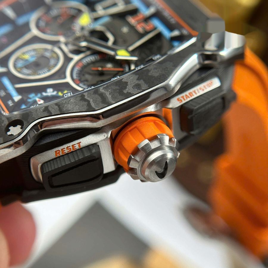 Orologio replica: Richard Mille RM 65-01 McLaren, cronografo, fibra di carbonio, quadrante scheletrato, cinturino in gomma, 44,5 mm X 49,9 mm — d’eccezione – Foto 8