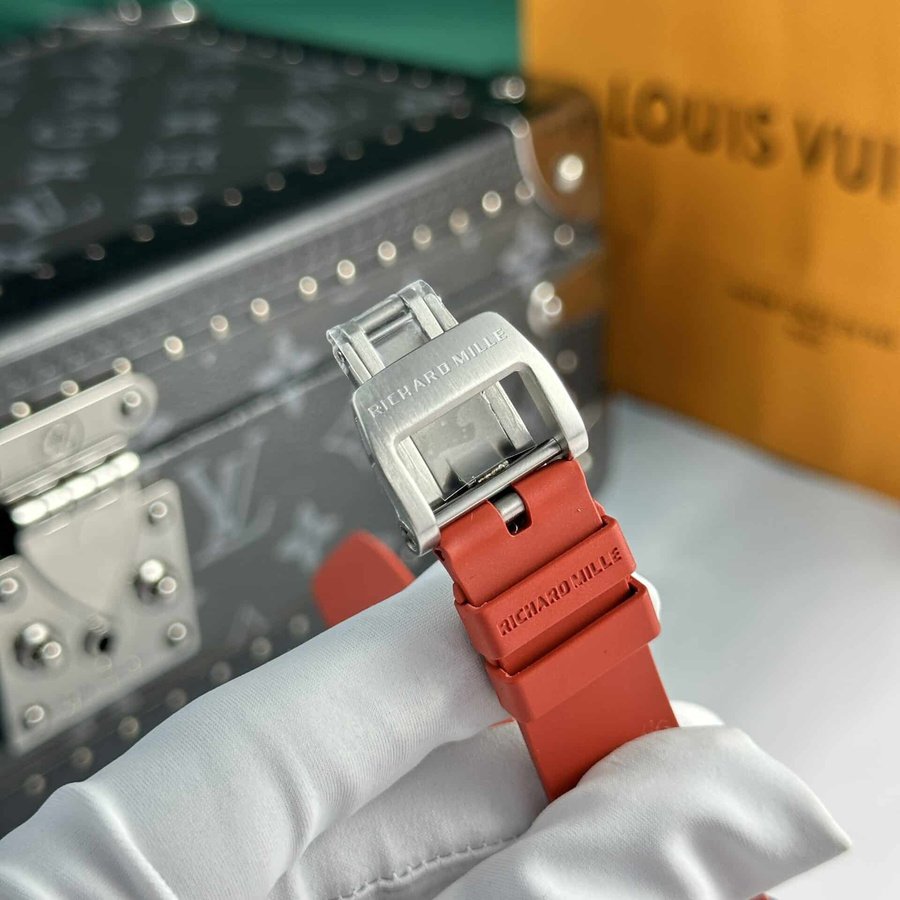 Orologio replica: Richard Mille RM 07-01, carbonio nero, rosso, gomma, 45.32 X 32,3 mm — premium – Foto 8