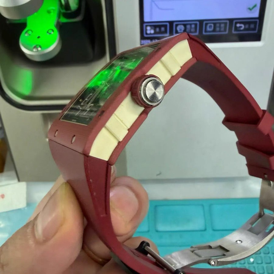 Orologio replica: Richard Mille RM 16-02, automatico, ultrapiatto, rosso, Carbon TPT 36 X 45 mm — tra i meglio recensiti – Foto 7