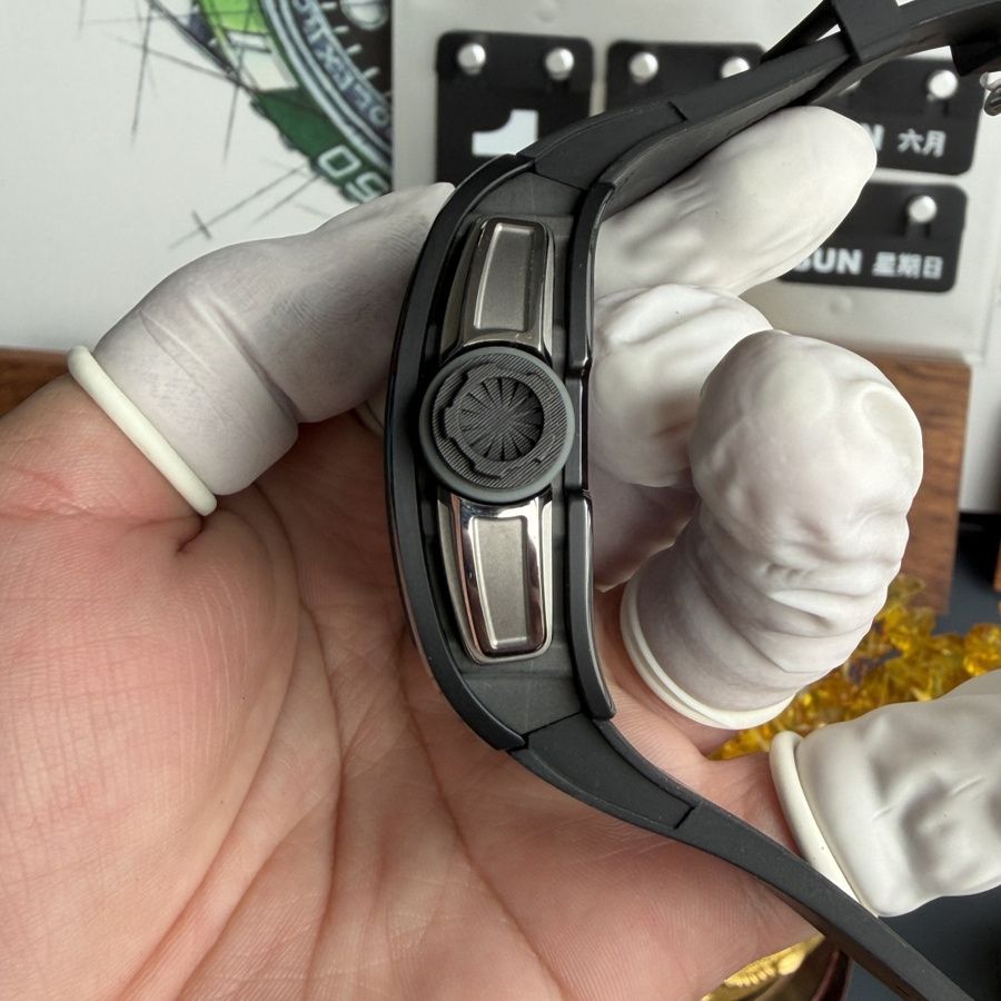 Orologio replica: Richard Mille RM 61-01 Yohan Blake, interamente grigio, movimento Vaucher, 42,7 mm X 50,23 mm — di primo piano – Foto 7