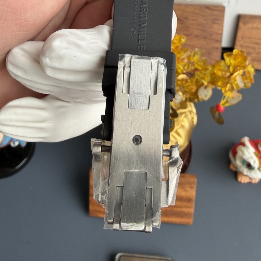 Orologio replica: Richard Mille RM 61-01 Yohan Blake, interamente grigio, movimento Vaucher, 42,7 mm X 50,23 mm — di primo piano – Foto 9