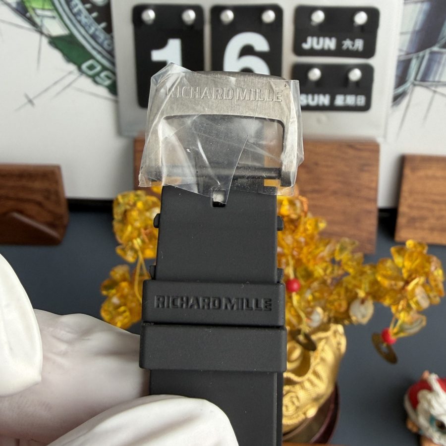 Orologio replica: Richard Mille RM 61-01 Yohan Blake, interamente grigio, movimento Vaucher, 42,7 mm X 50,23 mm — di primo piano – Foto 10