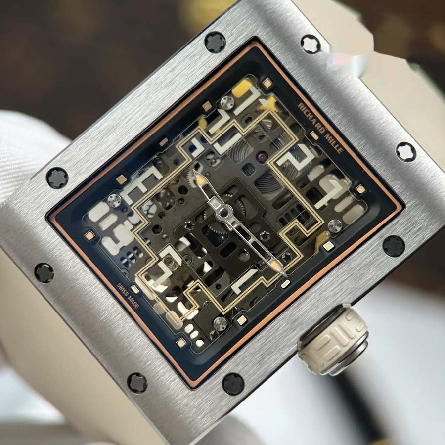 Orologio replica: Richard Mille RM 16-02, titanio, ultrapiatto, bianco, cinturino in gomma, 36 X 45 mm — prezioso – Foto 5
